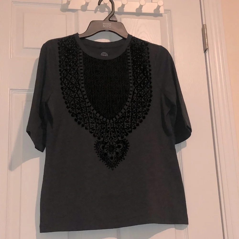 Women’s Charcoal Embroidered Tory Birch Short Sleeve Top Fits Like Small